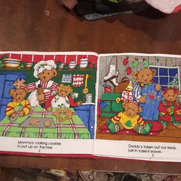 A TEDDY BEAR CHRISTMAS  , SOFT CLOTH STORYBOOK. - Picture 4 of 8